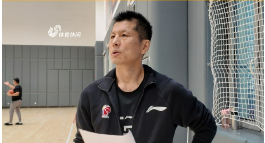 山东男篮教练组大调整：鞠维松、李敬宇岗位互换（2026.7.